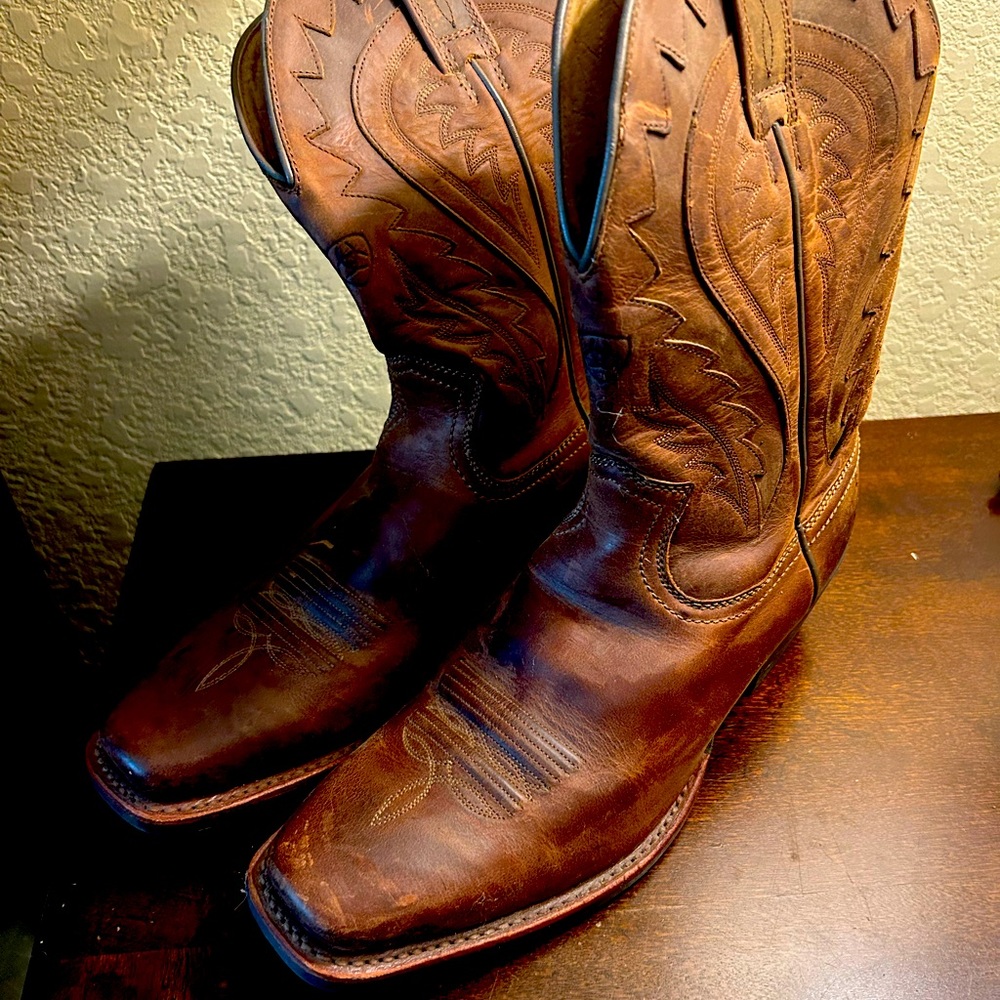 Ariat boots.  Size: 9.5D.  Perfect condition!